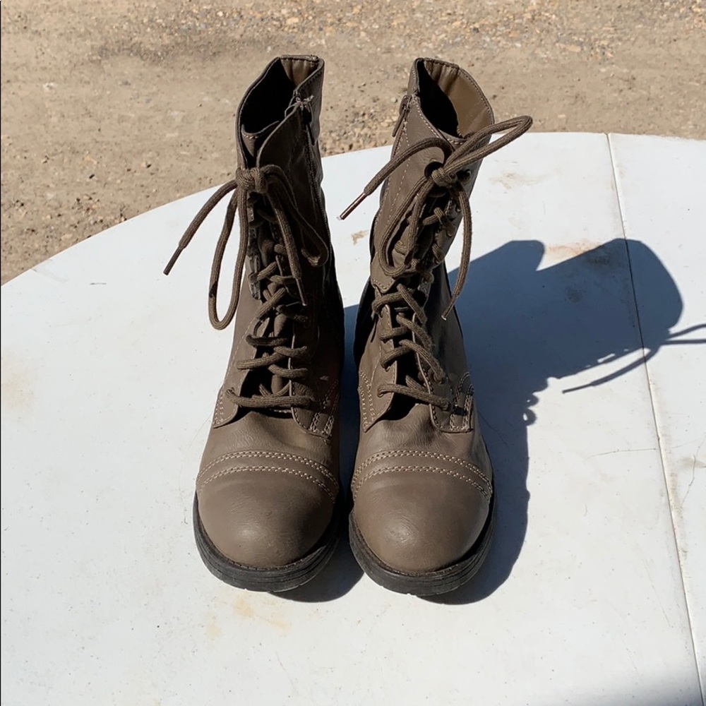 Combat boots